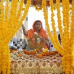 गुरु नानक देव जी की 555 वां प्रकाश पर्व मौके पर भव्य नगर कीर्तन के साथ निकला शोभा यात्रा,शोभा यात्रा के दौरान श्रद्धालुओं को पूर्व विधायक कुंती देवी एवं साक्षी सिंह ने पंज प्यारो को पैर पखारते हुए माला पहना कर किया स्वागत…