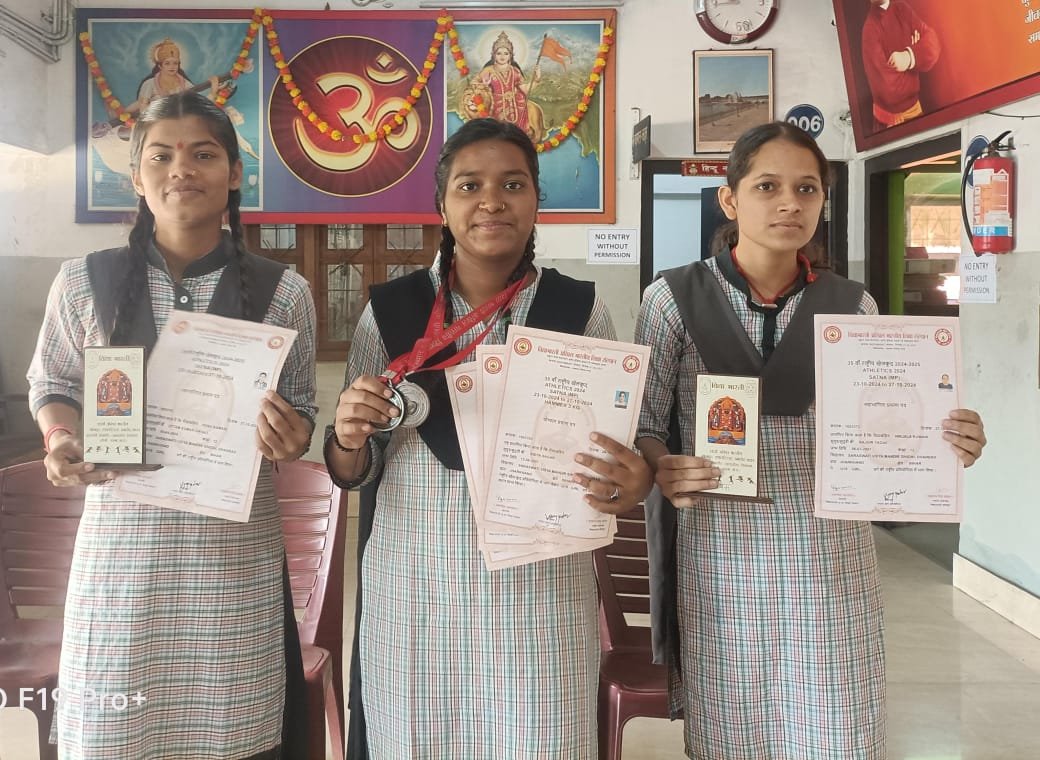 सरस्वती विद्या मंदिर, सिनीडीह में सम्मान समारोह का आयोजननिरंतर प्रयास से  सफलता अवश्य मिलती है:राकेश सिन्हा….