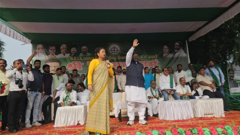 पाकुड़ के हिरणपुर फुटबॉल मैदान में JMM विधायक सह स्टार प्रचारक कल्पना मुर्मू सोरेन ने चुनावी जनसभा को किया संम्बोधित…