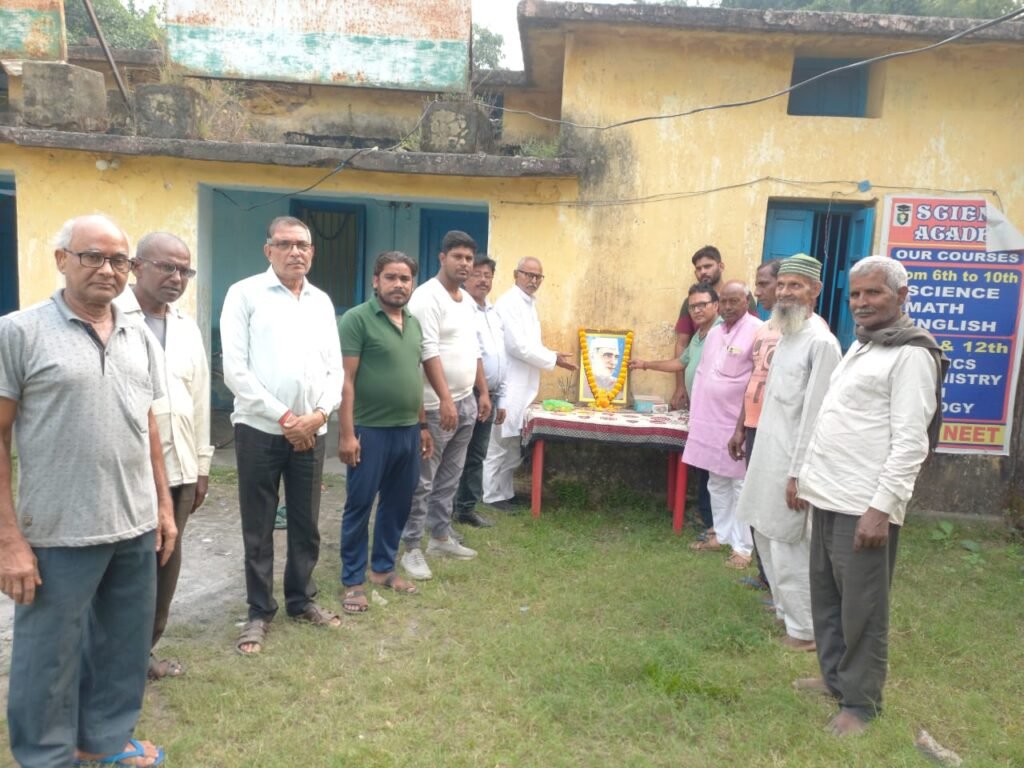 सिन्दरी में कांग्रेस कमेटी ने पंडित जवाहरलाल नेहरू की135 वें जयंती मनाई गई…