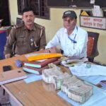 इनोवा से 14.25 लाख बरामद