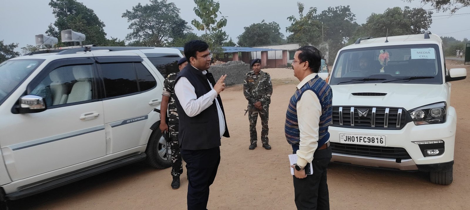 20 नवंबर को दो विधानसभा क्षेत्र खिजरी एवं सिल्ली में होने चुनाव को लेकर विभिन्न मतदान बूथों एवं क्लस्टर का निरीक्षण