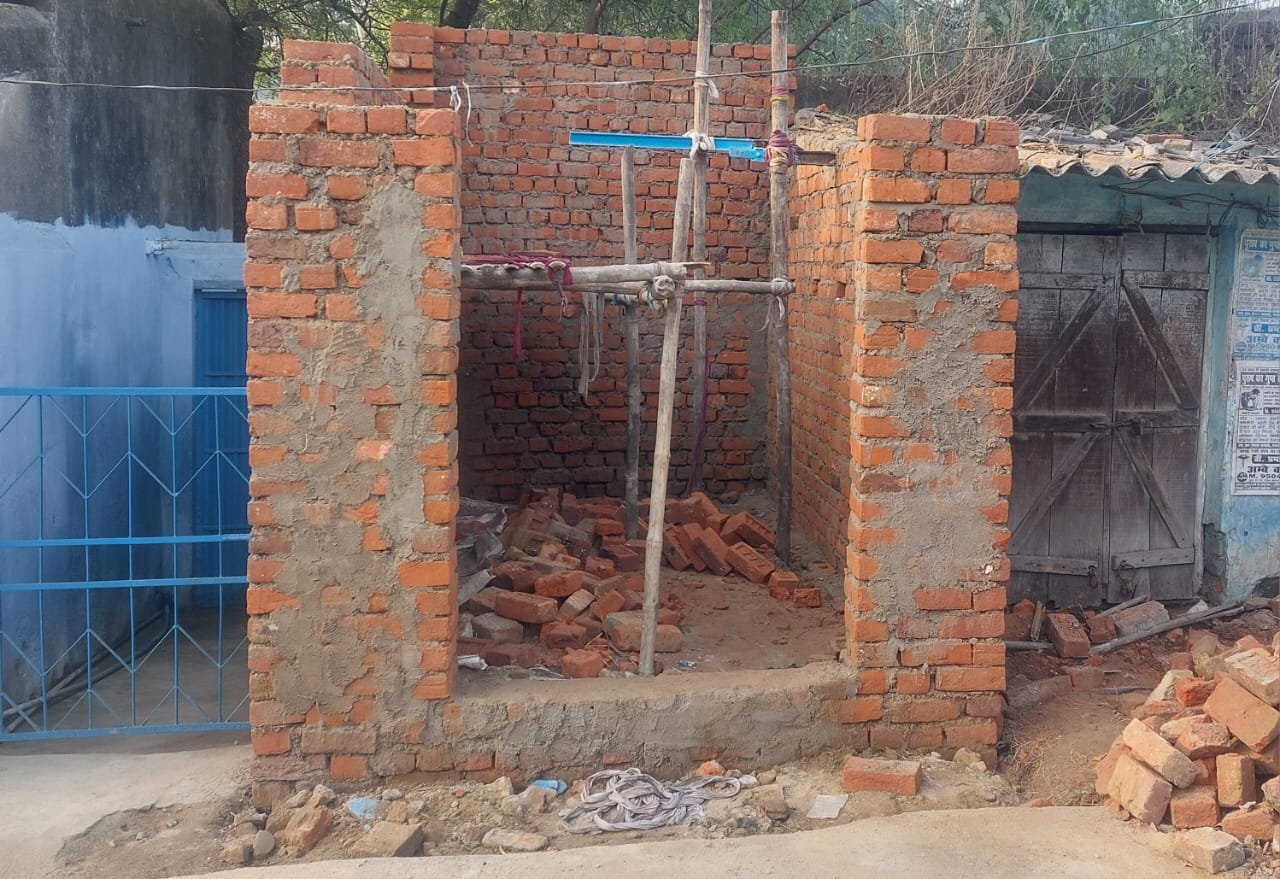 लोयाबाद कोकप्लांट में बीसीसीएल कर्मी अवैज कब्जा कर बना रहा दुकान, भाजपा नेता ने की प्रबंधन से शिकायत..