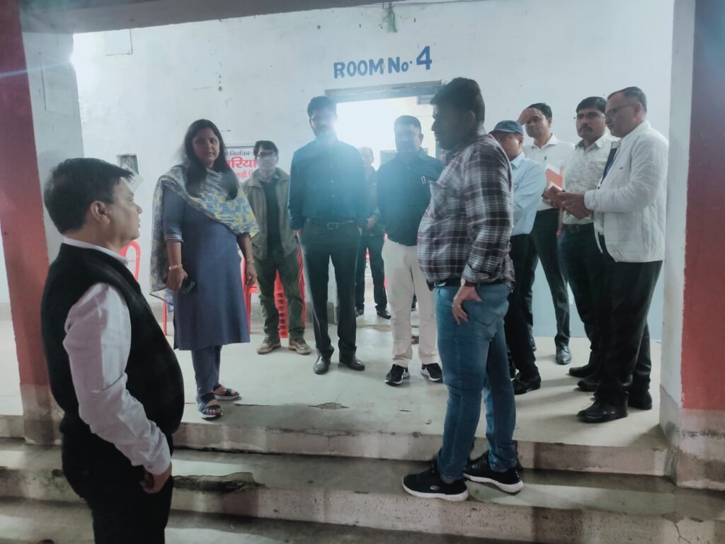 जिला निर्वाचन पदाधिकारी सह उपायुक्त ने डिस्पैच को लेकर बाजार समिति एवं धनबाद पॉलिटेक्निक का किया निरीक्षण….