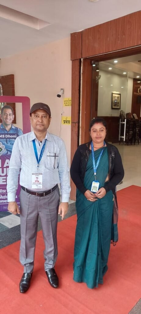 डीडीसी एवं अपर समाहर्ता ने किया मतदान…