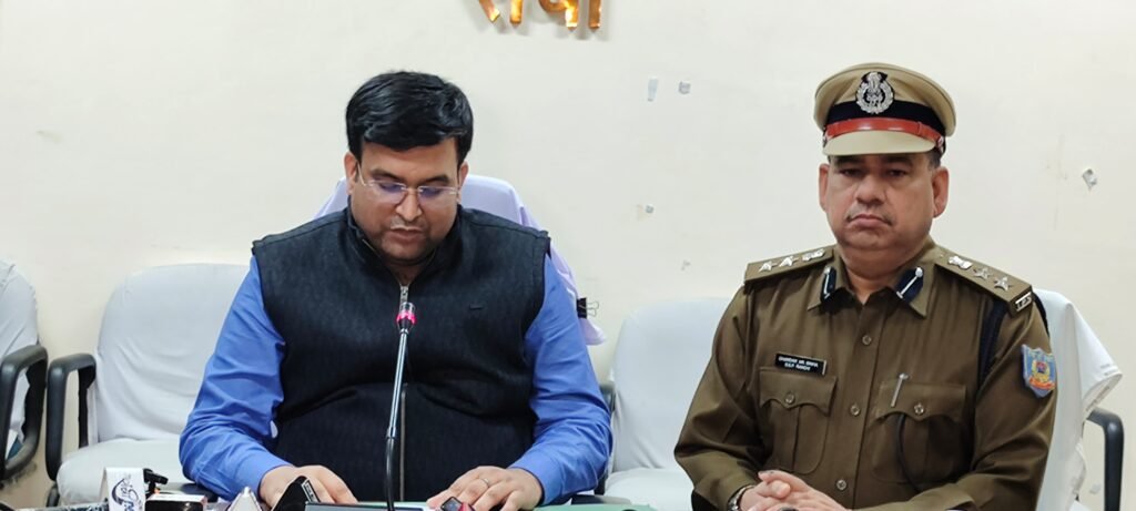 जिला निर्वाचन पदाधिकारी वरुण रंजन एवं वरीय पुलिस अधीक्षक चंदन कुमार सिन्हा की संयुक्त प्रेस कॉन्फ्रेंस….