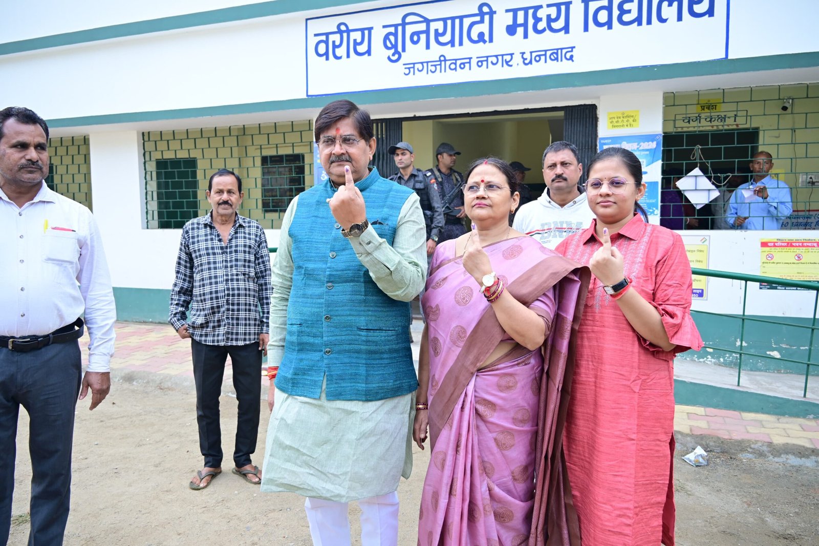 BJP NDA प्रत्याशी  राज सिन्हा ने  संपन्न हुए चुनाव में मतदाता साथियों गुरुजन माताओं बहनों बुजुर्गों एवं अभिभावक गण,प्रशासनिक  व मीडिया बंधु एवं हमारे कार्यकर्ता भाई बहनों के प्रति आभार प्रगट किया….