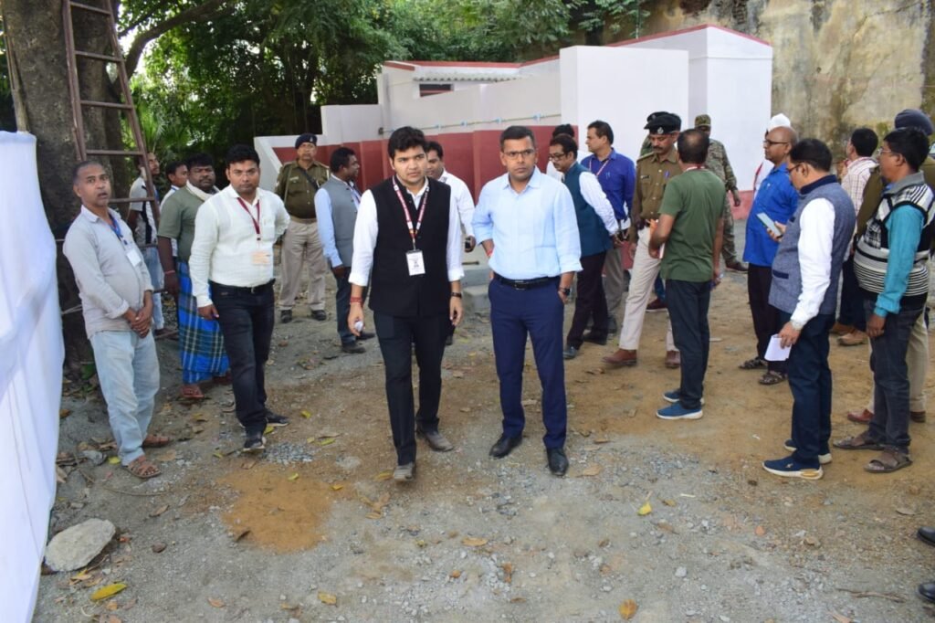 जिला निर्वाचन पदाधिकारी एवं पुलिस अधीक्षक ने मतगणना केन्द्र का किया निरीक्षण.. तैयारियों की समीक्षा कर दिए आवश्यक दिशा-निर्देश….