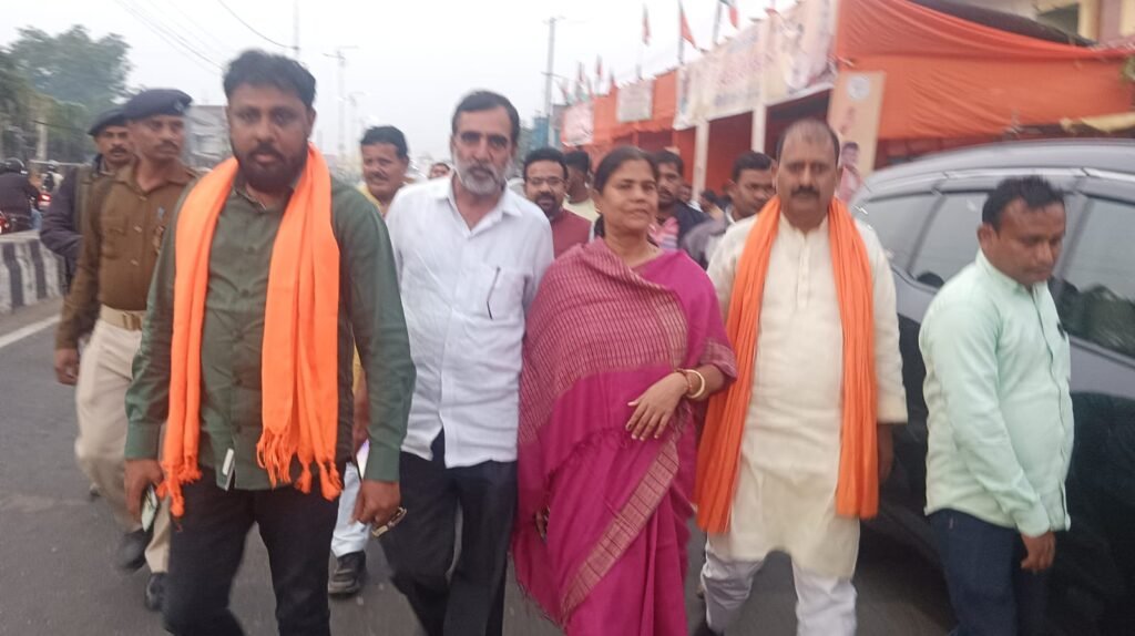 सरकारी सुरक्षा के साथ-साथ पार्टी कार्यकर्ता भी स्ट्रांग रूम की कर रहे पहरेदारी…