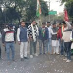 झारखंड प्रदेश युवा कांग्रेस के अध्यक्ष  अभिजीत राज के नेतृत्व में कांग्रेस जनों ने  दोबारा महागठबंधन सरकार बनने की खुशी में  पटाखा फोड़कर, आतिशबाजी कर, मिठाई बांटकर खुशीयो का किया इज़हार…