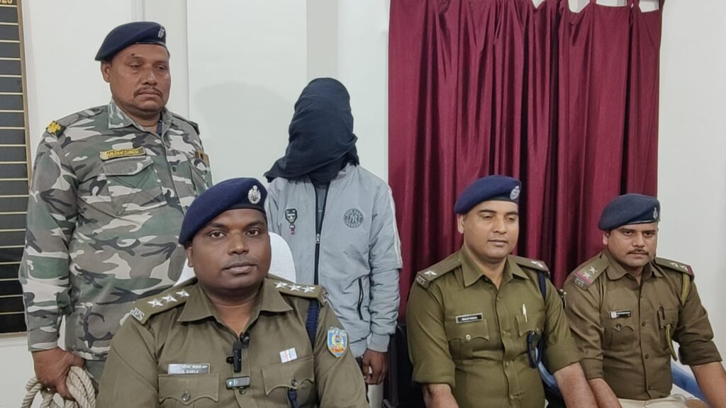 ग्रामीणों द्वारा मोटरसाइकिल चोर को पकड़ किया पुलिस के हवाले..चोरी के दो मोटरसाइकिल भी हुआ बरामद…
