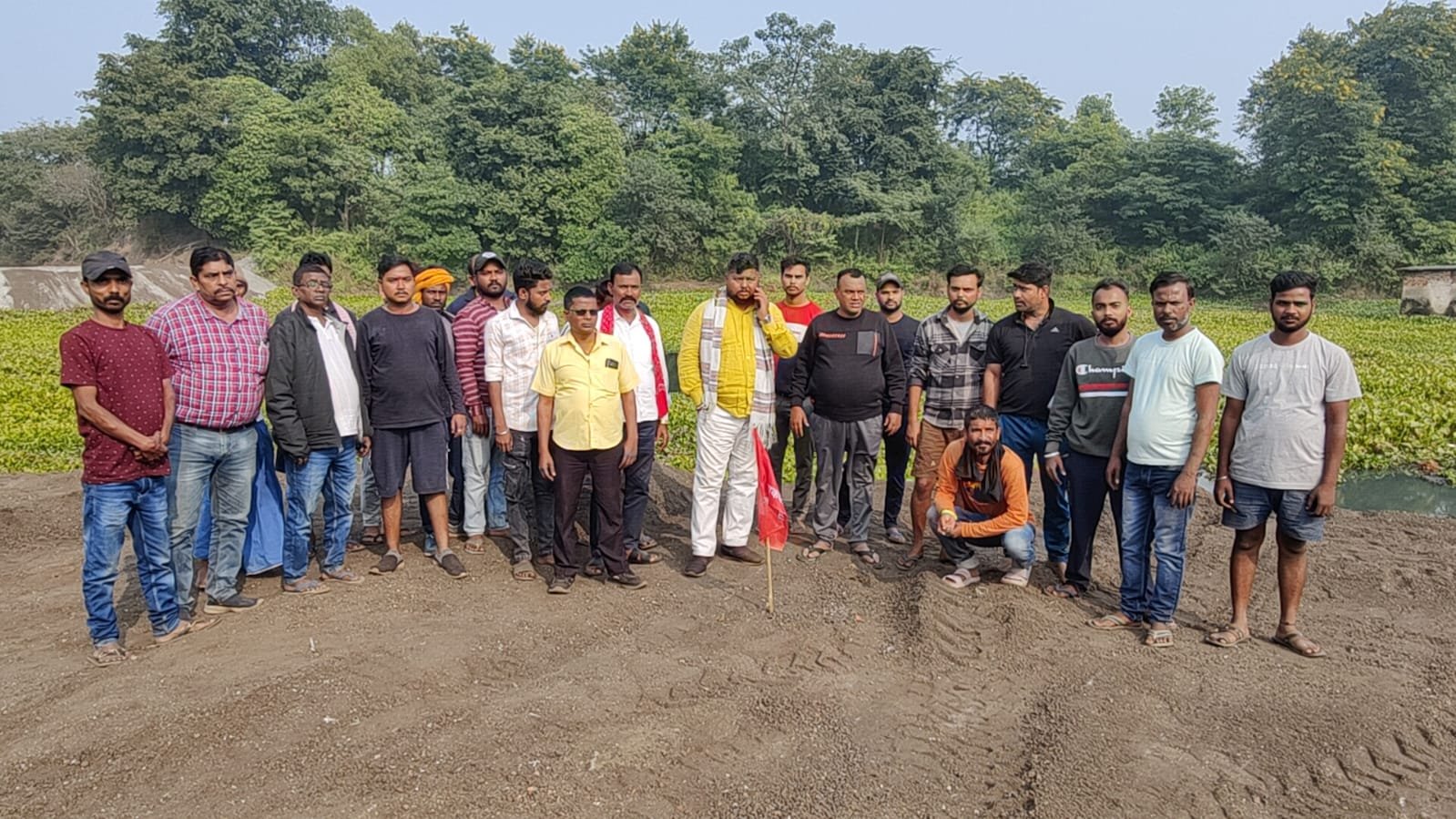 तलाब अतिक्रम किए जाने के विरोध में सीपीआई माले ने किया प्रदर्शन…