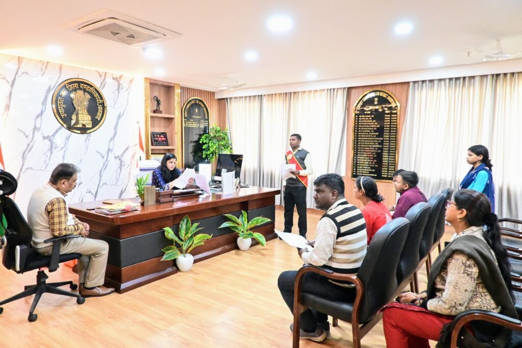 जनता दरबार में सरकारी जमीन पर अवैध कब्जा करने की मिली शिकायत…