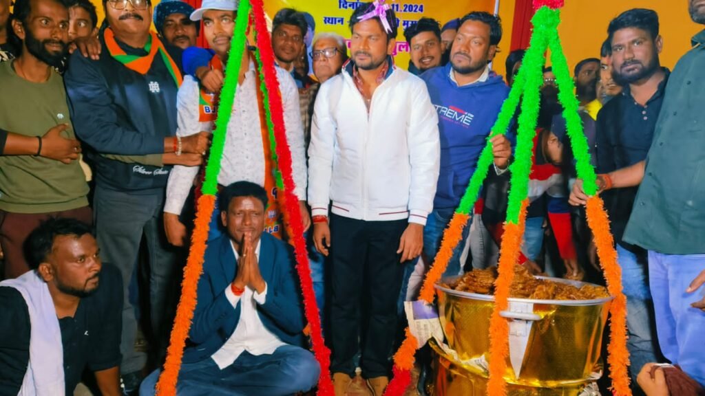 बाघमारा के नवनिर्वाचित विधायक शत्रुघ्न महतो को मुराईडीह श्रमिक कॉलोनी मे नौजवानो ने जलेवी तौलकर स्वागत व सम्मान किया…