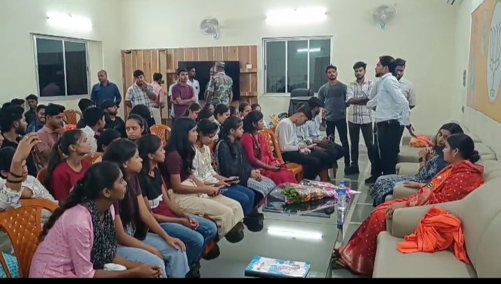 BJP प्रत्याशी के पक्ष में युवा मतदाता करेंगे अपना मतदान.. प्रत्याशी को भारी मतों से दिलाएंगे जीत..चुनावी वर्ष में मंईयां सम्मान योजना लागू कर महिलाओं को बेवकूफ बनाया जा रहा है: रागिनी सिंह….