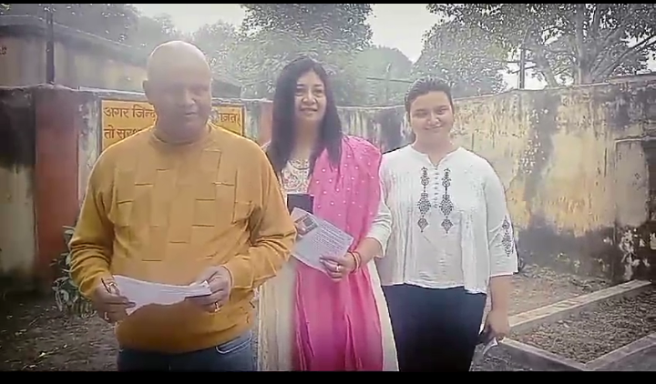 इंडिया गठबंधन सह माले प्रत्याशी अरूप चटर्जी ने अपने परिवार के साथ डाला वोट….