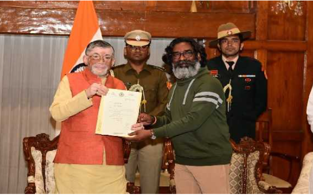 झारखंड में सरकार बनाने की कबायद तेज़…