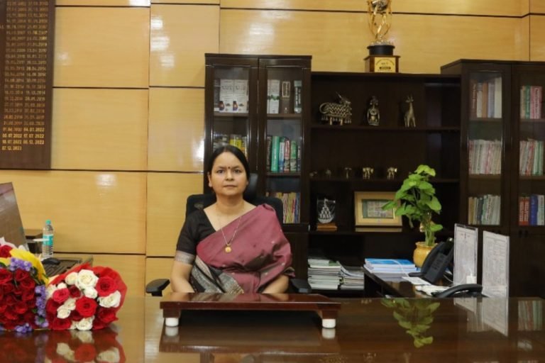 जनहित में करेंगी काम’ पदभार ग्रहण कर बोलीं झारखंड की नयी मुख्य सचिव: अलका तिवारी…