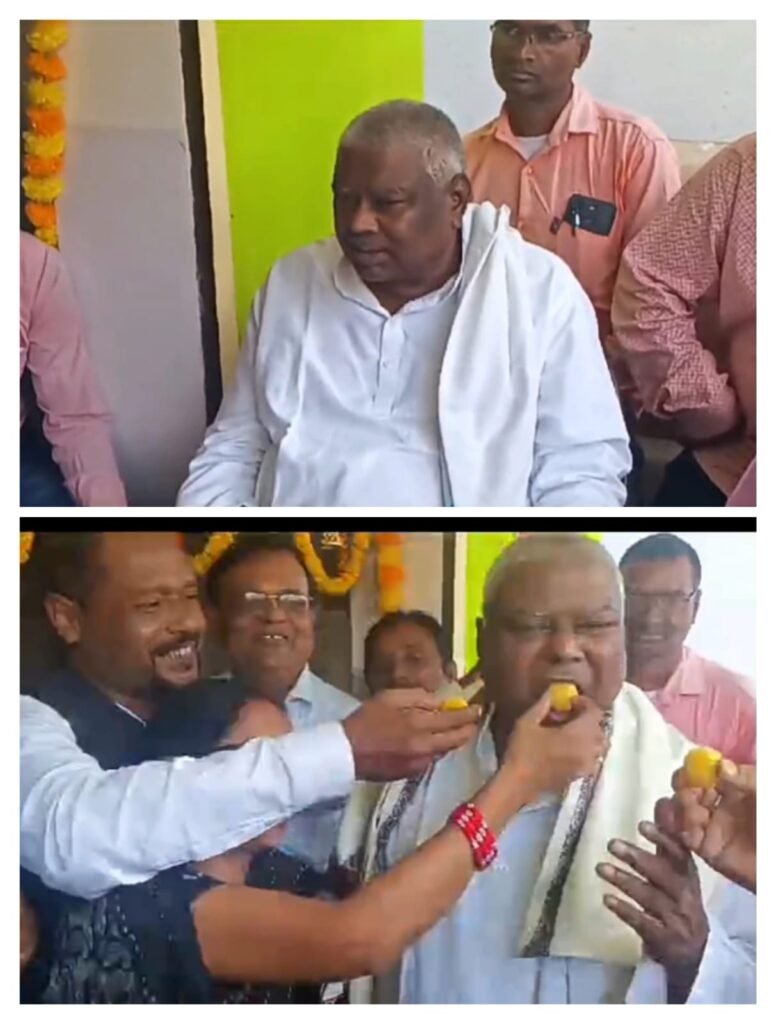 विधानसभा स्तरीय कांग्रेस कार्यकर्ताओं व झामुमो प्रत्याशी मथुरा प्रसाद महतो ने संयुक्त बैठक किया…