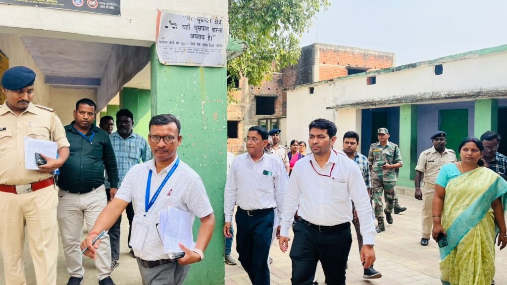 43-बाघमारा विधानसभा क्षेत्र के सामान्य प्रेक्षक ने किया मतदान केन्द्रों का निरीक्षण…