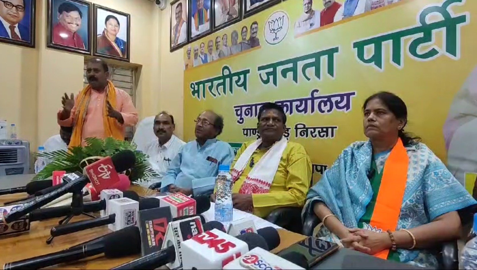 विधानसभा चुनाव को लेकर भाजपा कार्यालय में सांसद ढुल्लू महतो ने किया प्रेसवार्ता…