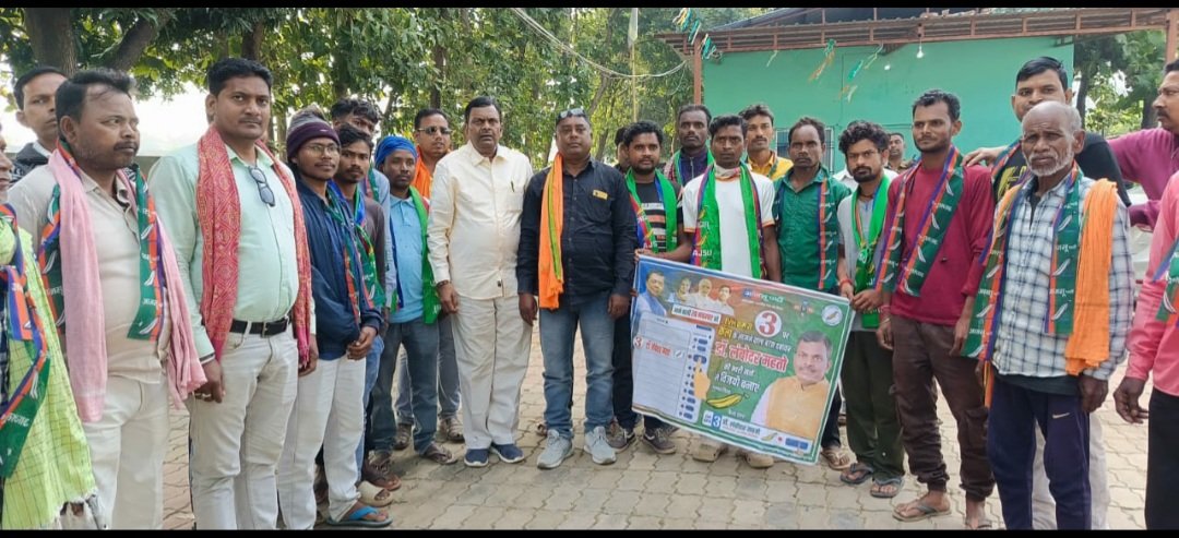 डॉ लंबोदर महतो के पक्ष में गोल बंद हो रहे हैं लोग, चर्चा का विषय बनी उनकी सादगी…