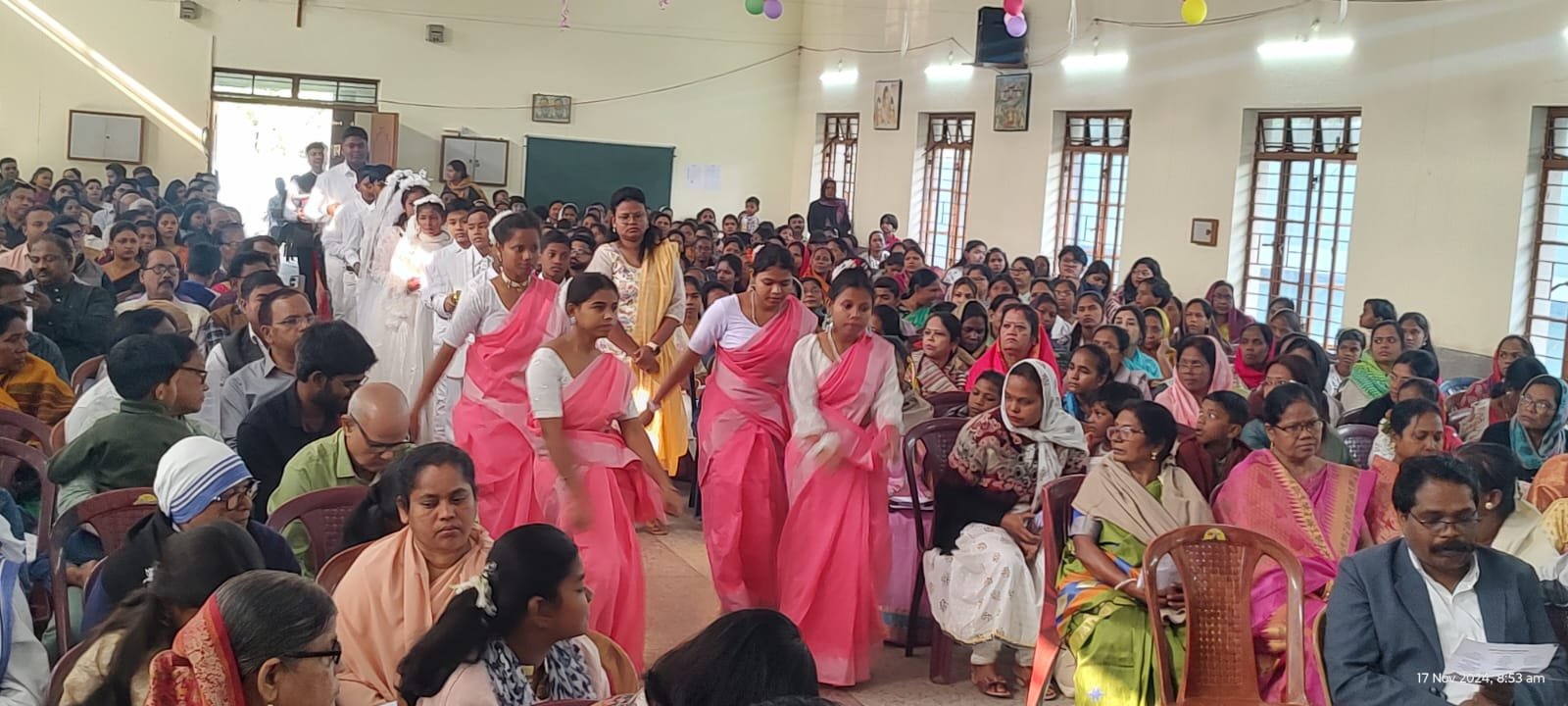 “जिंदगी मेरी बदल गई जब से मसीह को पाया है” गीत से पूरा संत एंथोनी धनबाद, चर्च गूंज उठा..