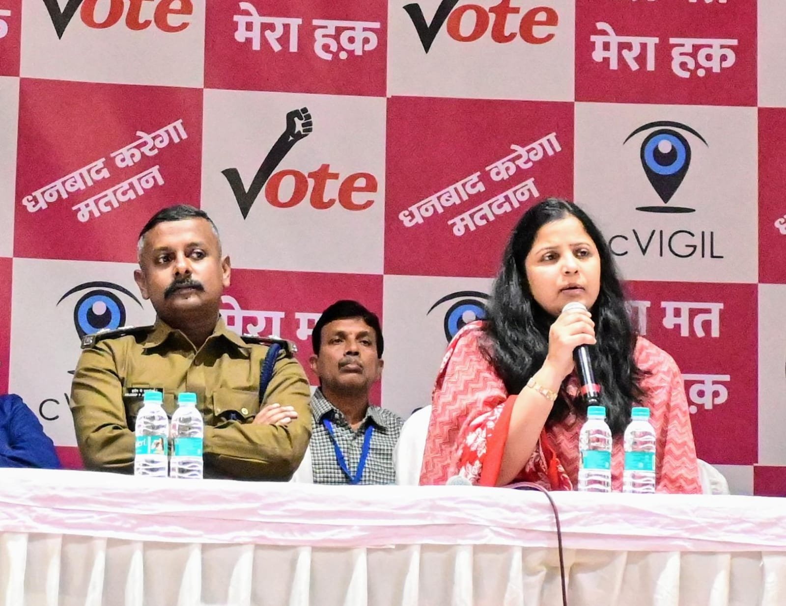 डिस्पैच सेंटर से ईवीएम जमा होने तक, पोलिंग पार्टी के साथ रहेंगे सेक्टर पदाधिकारी – उपायुक्त