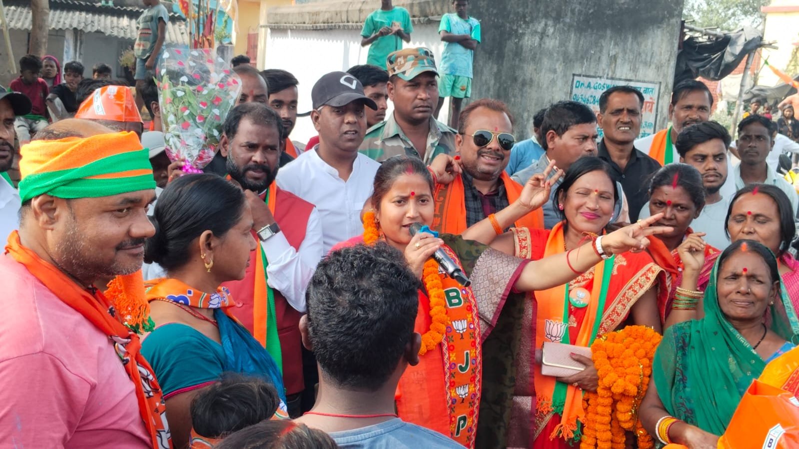 भाजपा प्रत्याशी रागिनी सिंह ने चलाया झरिया के विभिन्न मुहल्ले व बस्ती में जनसंपर्क अभियान…