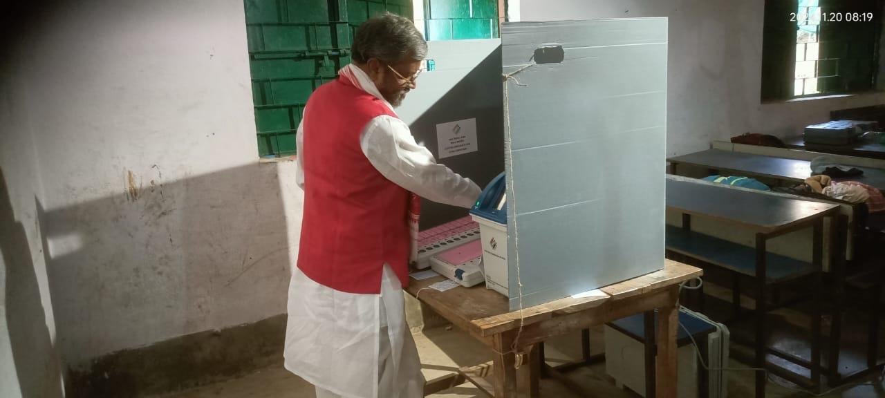 बीजेपी के झारखंड प्रदेश अध्यक्ष बाबूलाल मरांडी ने किया मतदान…