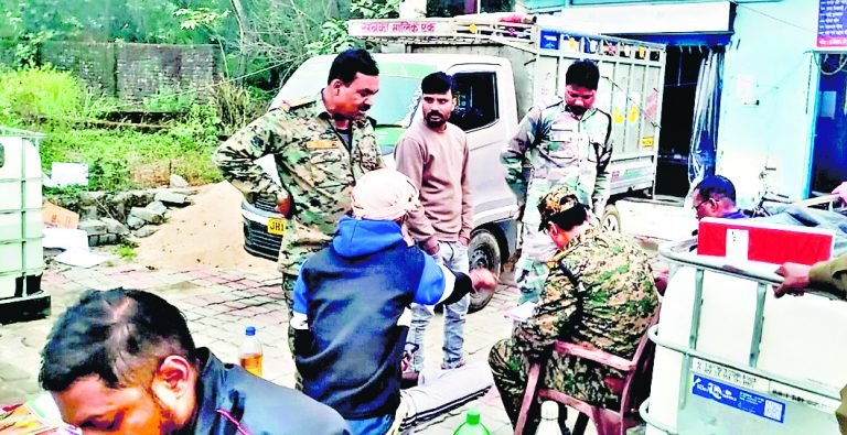 छापेमारी में नकली ब्रांड का यूरिया बरामद….