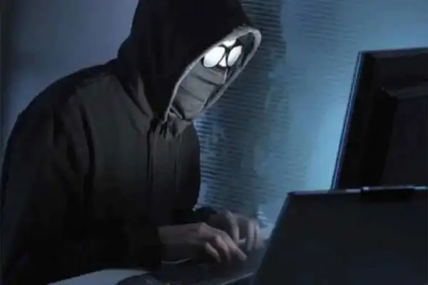 रेल डीजी की आवाज में उनके परिचित से दो लाख की ठगी….