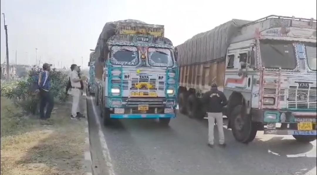 पश्चिम बंगाल सरकार द्वारा राज्य से आलू निर्यात पर रोक लगा दी जिससे झारखंड-बंगाल बॉर्डर पर सैकड़ों आलू लदे ट्रक ड्राइवर परेशान हैं…