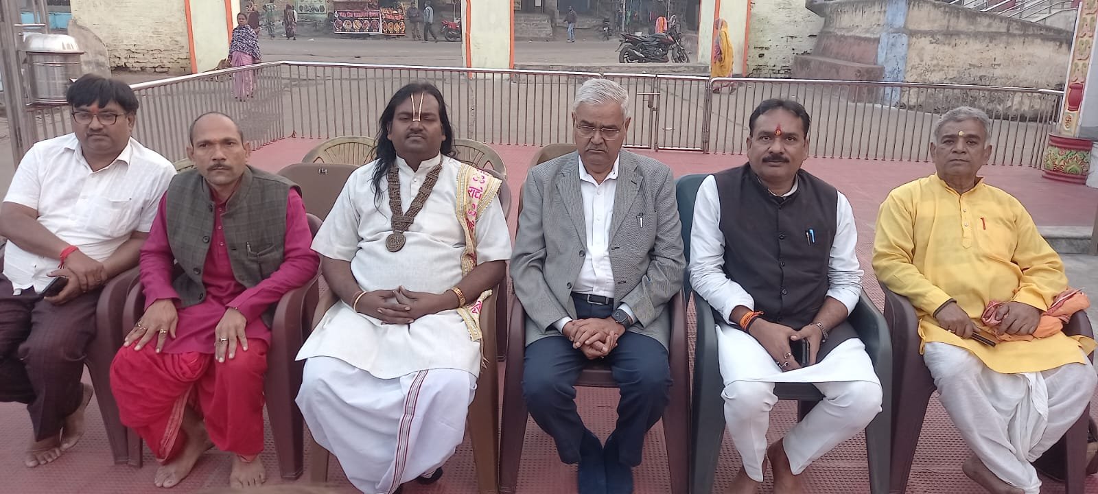 कतरास सूर्य मंदिर प्रांगण में 8 दिसंबर से 16 दिसंबर को होने वाले श्रीमद् भागवत कथा को लेकर मंदिर कमेटी के लोगों ने प्रेस कॉन्फ्रेंस कर आयोजन की दी जानकारी…