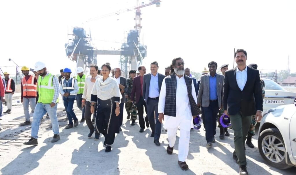 मुख्यमंत्री हेमन्त सोरेन ने मेकॉन चौक से सिरमटोली चौक तक बन रहे निर्माणाधीन फ्लाईओवर का औचक निरीक्षण किया…