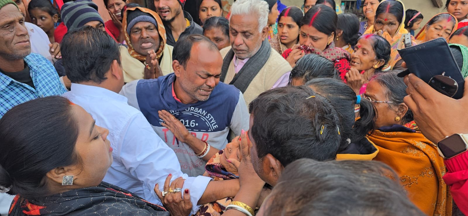 विधायक इरफान अंसारी ने परिमल मंडल की अंतिम यात्रा में भाग लिया.. कहा- “उनकी कमी कभी पूरी नहीं हो सकती”…