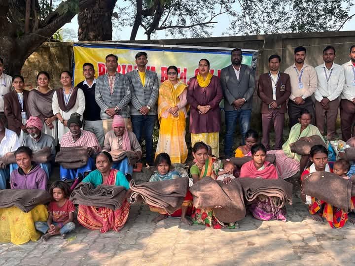 बढ़ते हुए ठंड को देखते हुए भाजपा नेत्री  तारा देवी ने गरीबों बीच किया कंबल का वितरण….