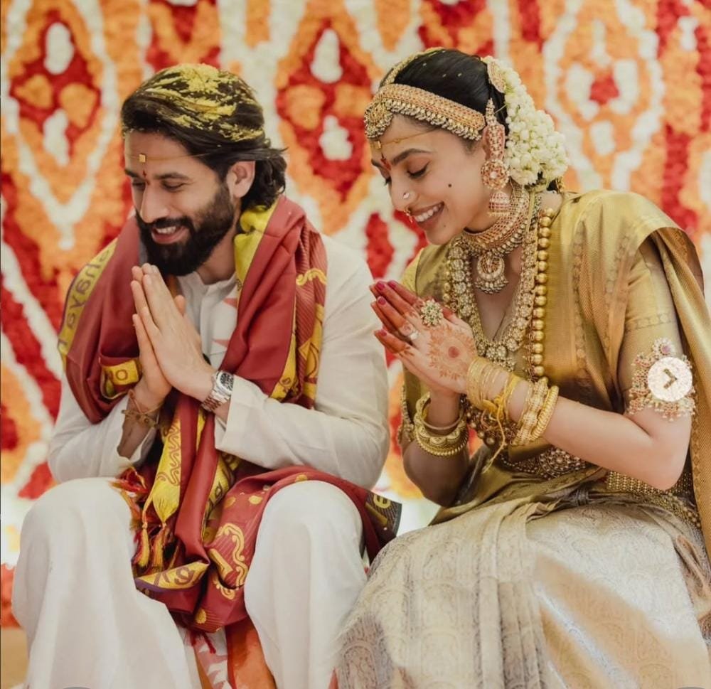 शादी के बाद पहली बार साथ दिखे नागा चैतन्य और शोभिता, श्रीशैलम मंदिर में लिए आशीर्वाद…