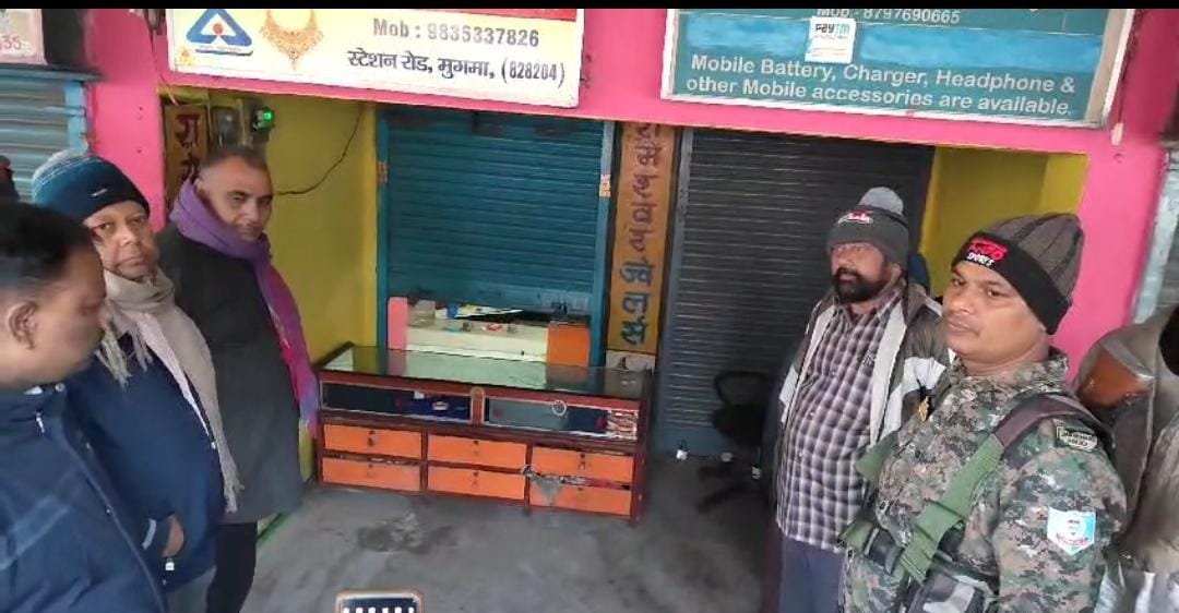 मुगमामोड के ज्वेलर्स दुकान में हुई चोरी, दुकान का शटर तोड़ घटना को दिया अंजाम…