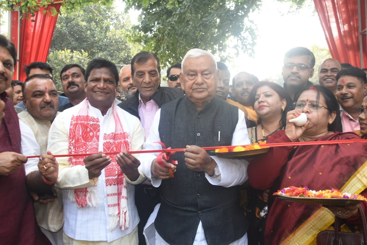 हम साथ साथ है..05 माह बाद रिश्तों में आई गर्माहट.. पूर्व MP पीएन सिंह एवं वर्तमान सांसद ढुलू महतो ने संयुक्त रूप से फीता काटकर संसदीय कार्यालय का किया उद्घाटन..