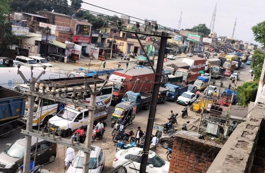 धनबाद के गोविंदपुर में जाम से मुक्ति दिलाने की दिशा में काम शुरू..