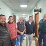 चिरकुंडा के दो व्यवसायी से मारपीट मामले में गिरफ्तारी की मांग को लेकर मड़वाड़ी सम्मेलन का प्रतिनिधिमंडला DC और SSP से मिला..