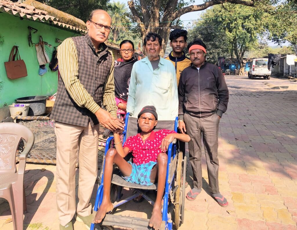 गोरखूंटी भौंरा के अनाथ दिव्यांग विशाल रॉय के लिए रिसोर्स सेंटर ने किया पहल