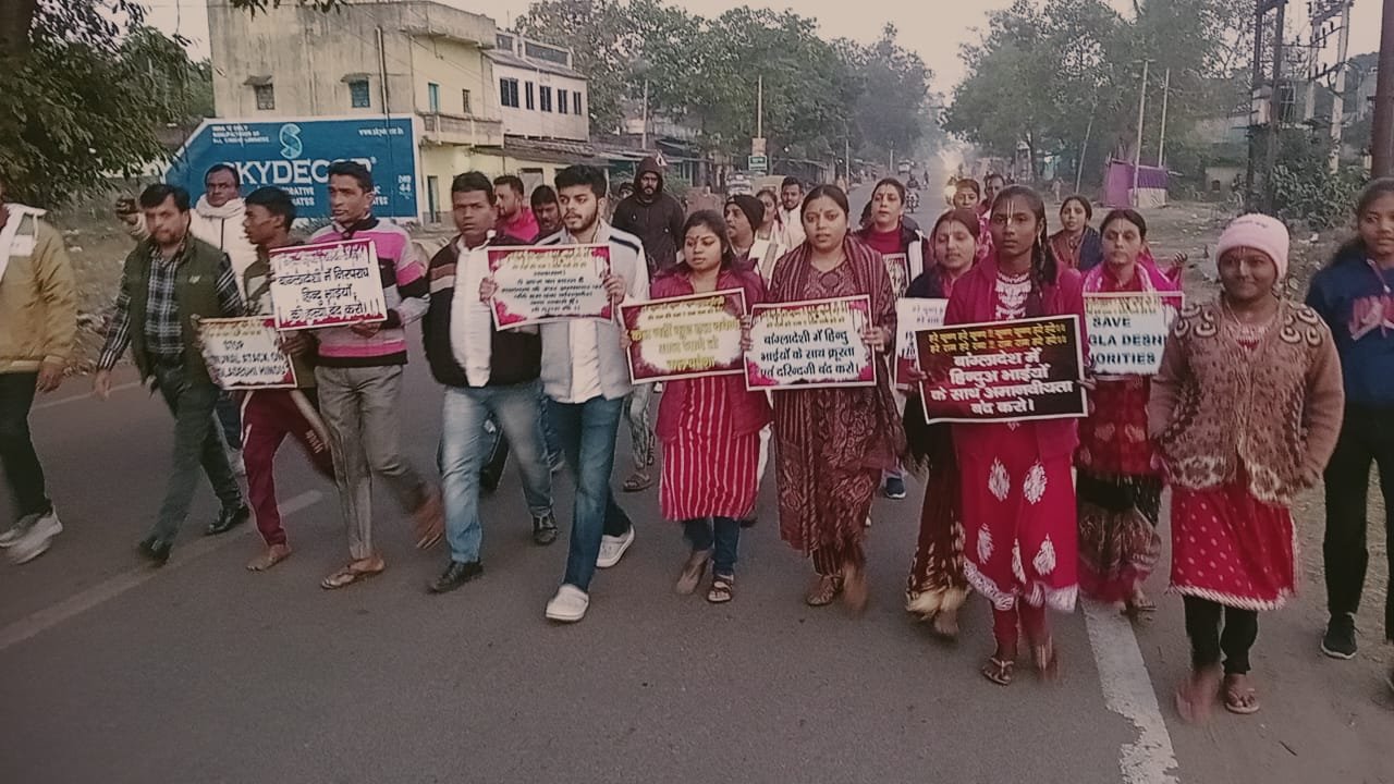 बांग्ला देश में हिंदुओं पर हो रहे अत्याचार के खिलाफ इस्कॉन भक्तों ने खोला मोर्चा