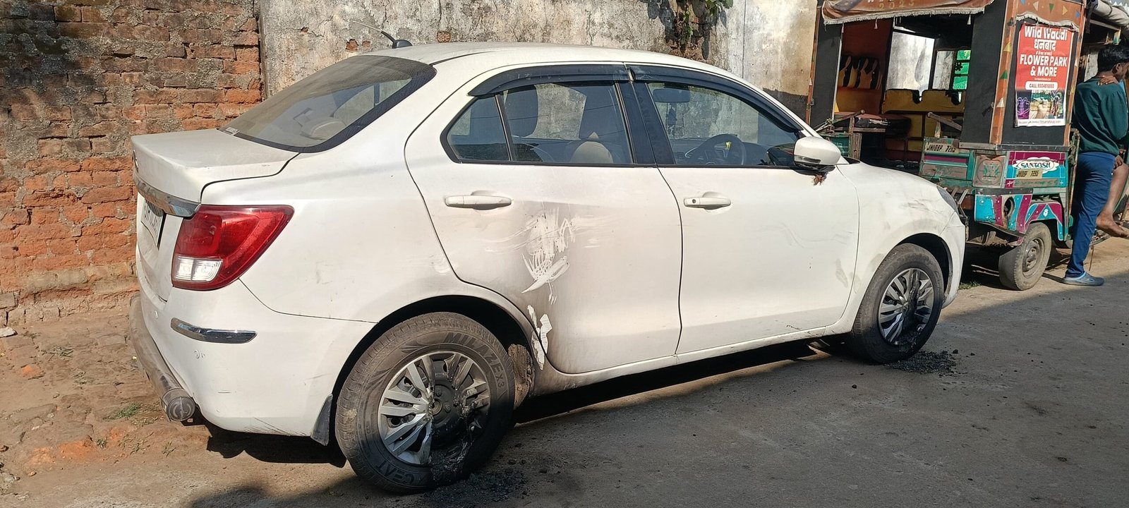 धर्माबांध के सुदियाडीह में फायरिंग, स्वीफ डिजायर को किया आग के हवाले….