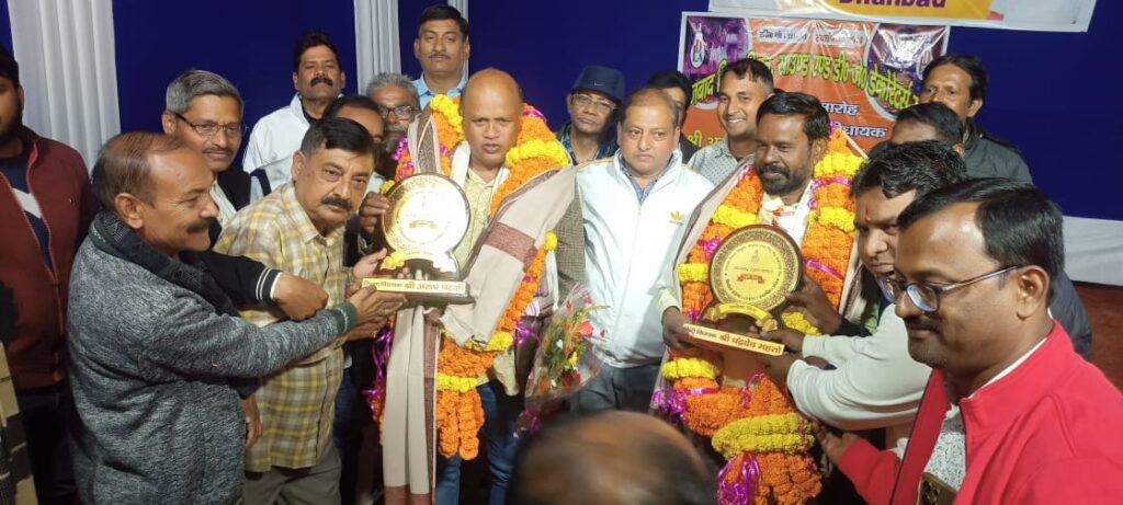 माननीय विधायक अरूप चटर्जी एवं चंद्रदेव महतो को सम्मानित किया गया…