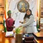 आदिम जनजाति के बिरहोर समुदाय के नंदलाल बिरोहर को उपायुक्त ने सौंपा नियुक्ति पत्र….