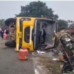 सिकीदिरी घाटी में स्कूल बस के पलटने से 25 बच्चे घायल…