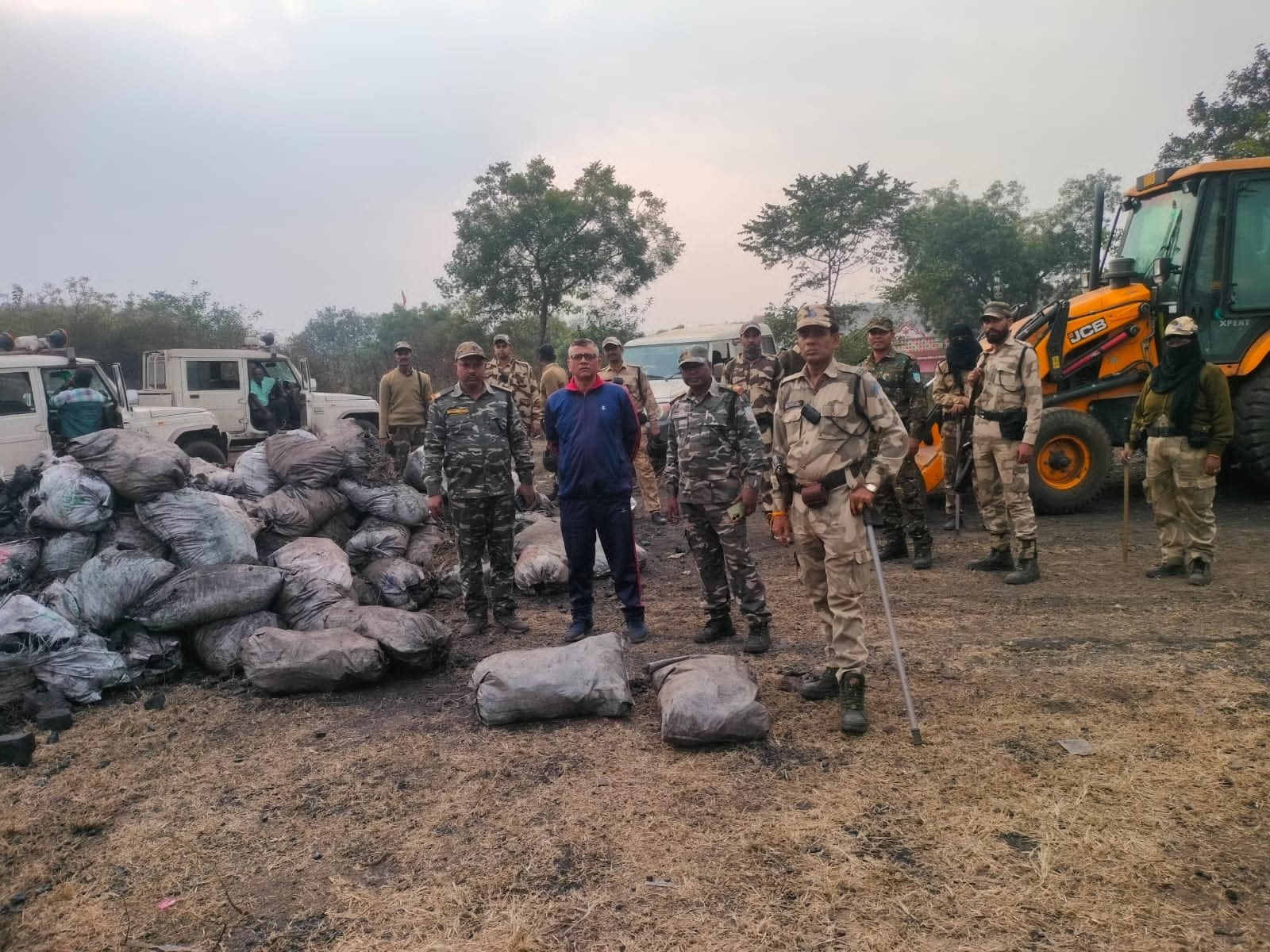 CISF व घनुडीह ओपी पुलिस ने छापामारी कर 20 टन अवैध कोयला जप्त कर BCCL को सौंपा…