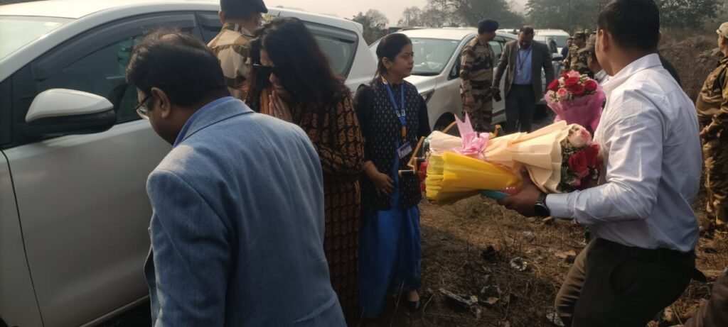 घनुडीह के भू धसान व अग्नि प्रभावित क्षेत्र का निरीक्षण करने पहुंचे केन्द्रीय कोल सचिव, बीसीसीएल अधिकारियों को दिया कई दिशा निर्देश…